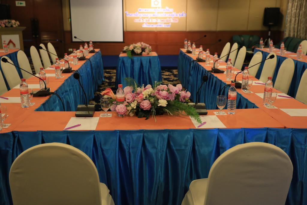 Karnmanee Palace Hotel Bangkok Esterno foto